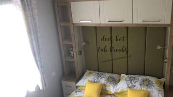 Cabin | 3 bedrooms, iron/ironing board, free WiFi, bed sheets