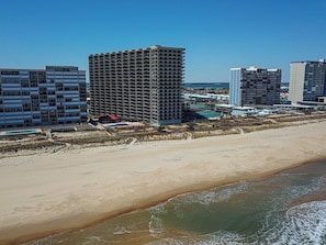 On the beach - Cute, cozy 2 bedroom oceanfront condo with free WiFi, a great ocean view, and awesome amenities including indoor/outdoor pools and a game room located uptown! (Ocean City)