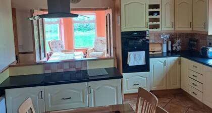 Spacious 6-bed House 10 Minutes From Knock Airport