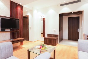 Royal Studio Suite | Iron/ironing board, free WiFi, bed sheets - Hotel Hyphen Premier Meerut (Meerut)