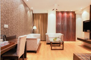 Suite estudio Royal | Tabla de planchar con plancha, wifi gratis, ropa de cama