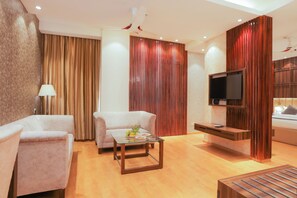 Suite estudio Royal | Tabla de planchar con plancha, wifi gratis, ropa de cama