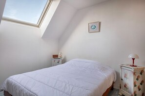 3 chambres, fer et planche à repasser