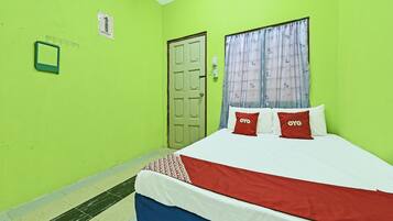 Family Suite | 1 bedroom, desk, free WiFi, bed sheets