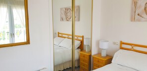 3 bedrooms, in-room safe, iron/ironing board, travel cot