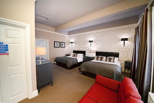 Een strijkplank/strijkijzer, gratis wifi, beddengoed