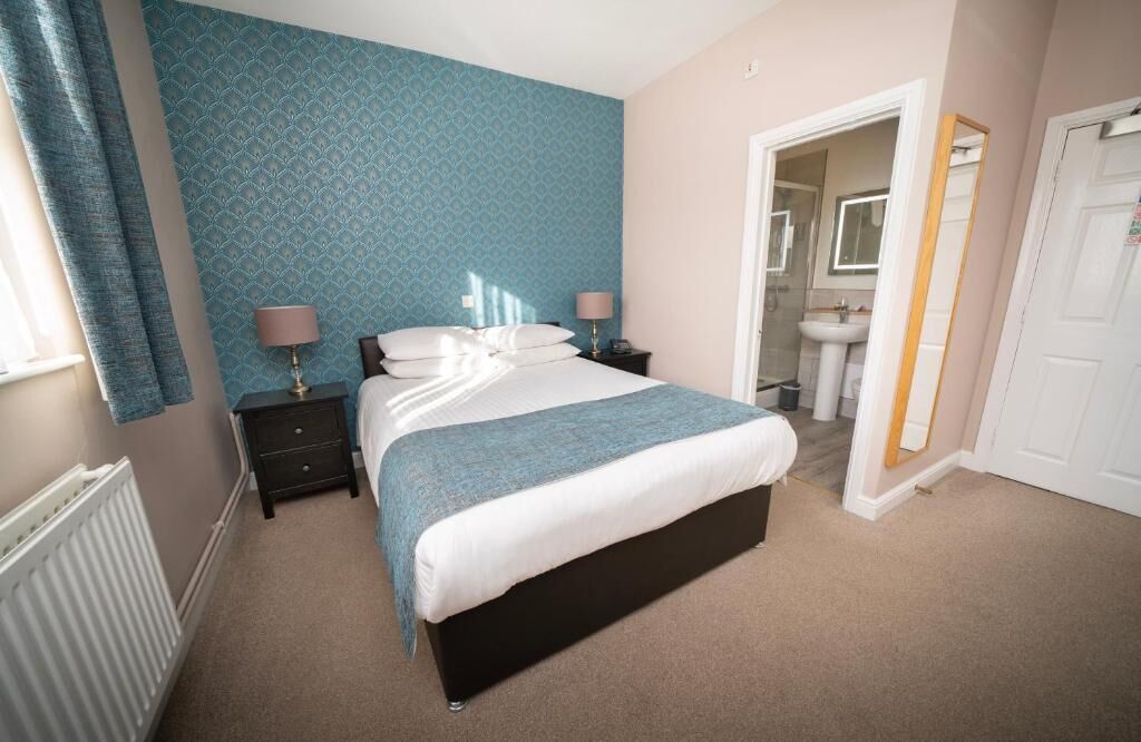 Fer et planche à repasser, Wi-Fi gratuit, draps fournis