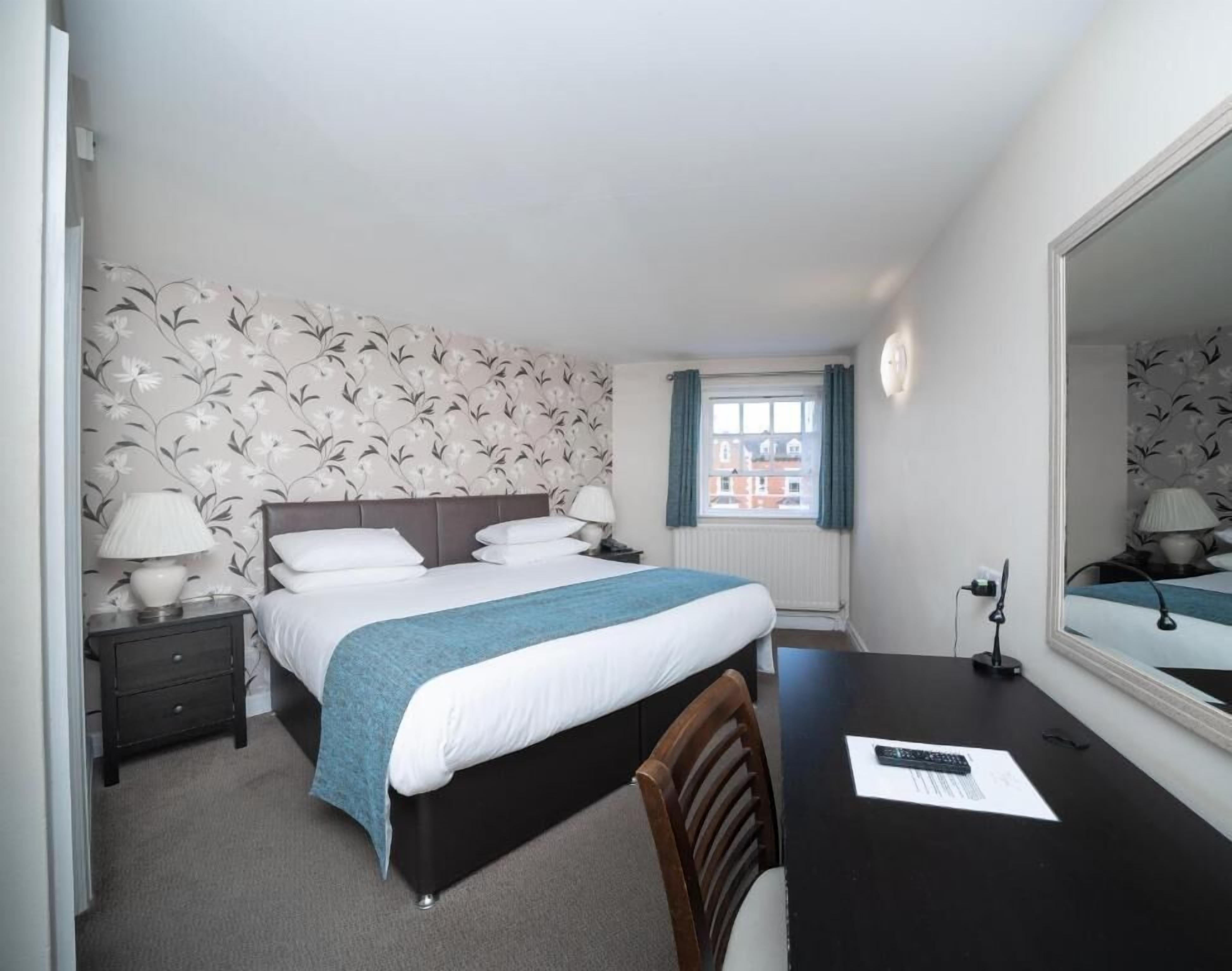 Fer et planche à repasser, Wi-Fi gratuit, draps fournis