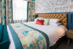 Habitación de lujo doble, Servicio de limpieza | Tabla de planchar con plancha, wifi gratis, ropa de cama