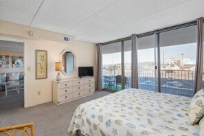 3 chambres, fer et planche à repasser