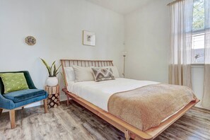 3 soveværelser, skrivebord, strygejern/strygebræt, weekendseng