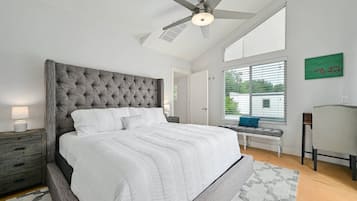 3 bedrooms, desk, iron/ironing board, travel crib
