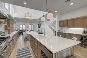 冷蔵庫、電子レンジ、コンロ、食器洗い機