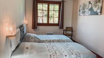 2 chambres, fer et planche Ă repasser, Wi-Fi gratuit, draps fournis