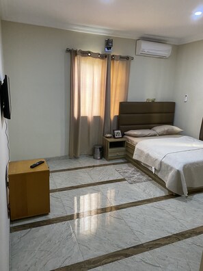 2 Schlafzimmer, BĂŒgeleisen/BĂŒgelbrett, kostenloses WLAN, BettwĂ€sche