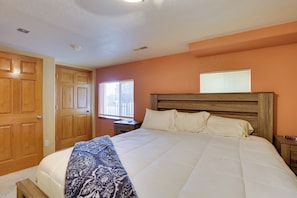 1 bedroom, desk, internet, bed sheets