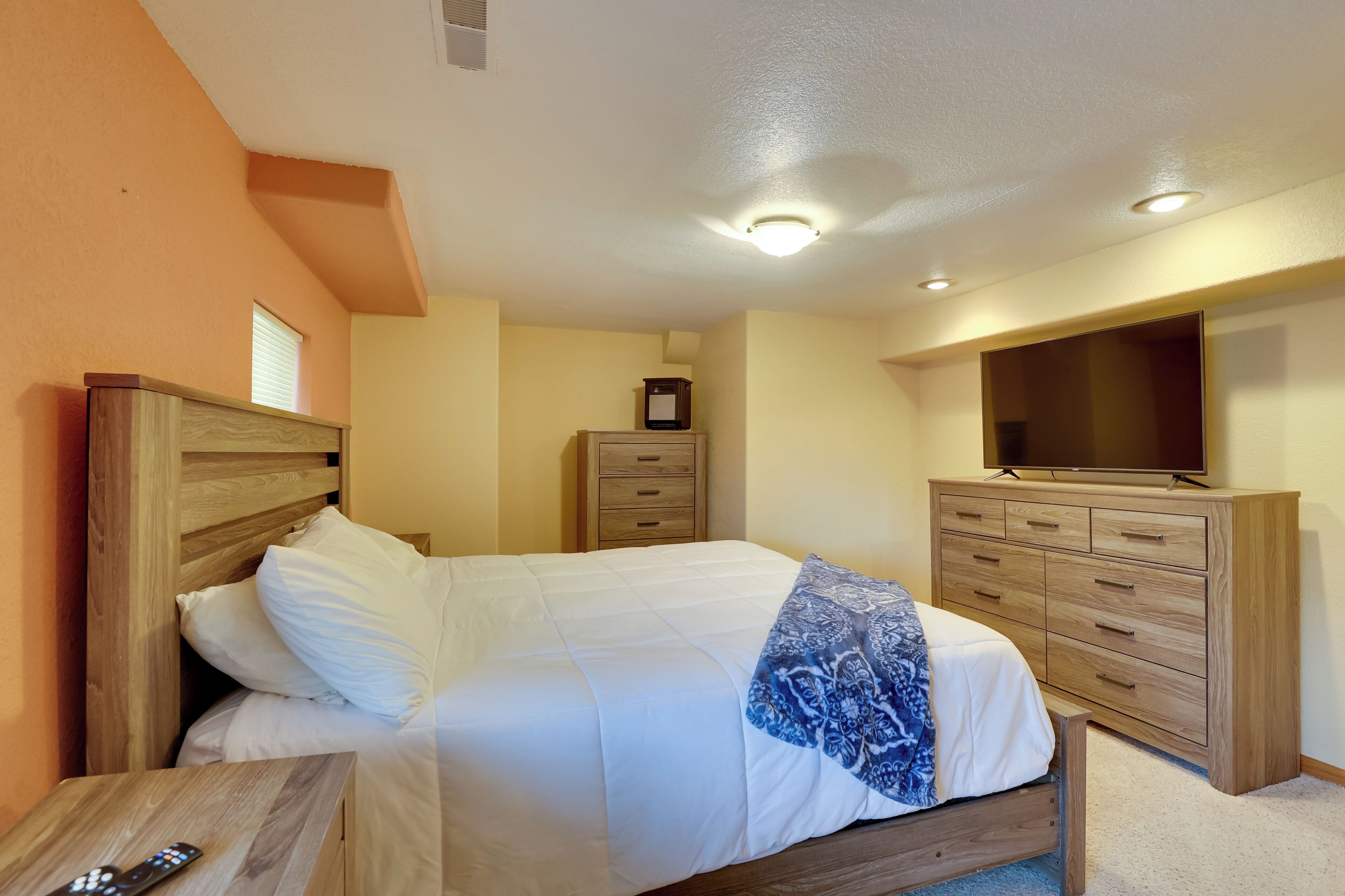 1 間睡房、書桌、上網、床單