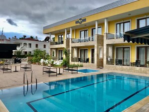 Front of property - Kemer Rich Suit Hotel (Kemer)