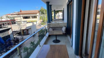 1+1 Suite without Kitchen | 1 bedroom, desk, soundproofing, free WiFi