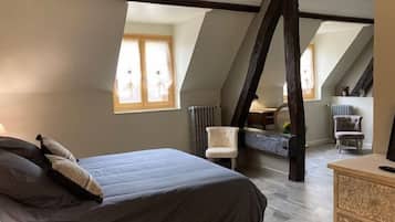 Travel crib, internet, bed sheets