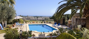 Tanca - Typical Finca with Private Pool, Sleeps 8, A/C, Wi-Fi, Near Cala d'Or