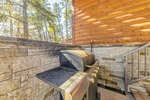 Property grounds - Ruidoso Cabin w/ Patio -  Walk to Midtown! (Ruidoso)