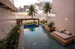 Outdoor pool, pool loungers - Branco Haus (João Pessoa)