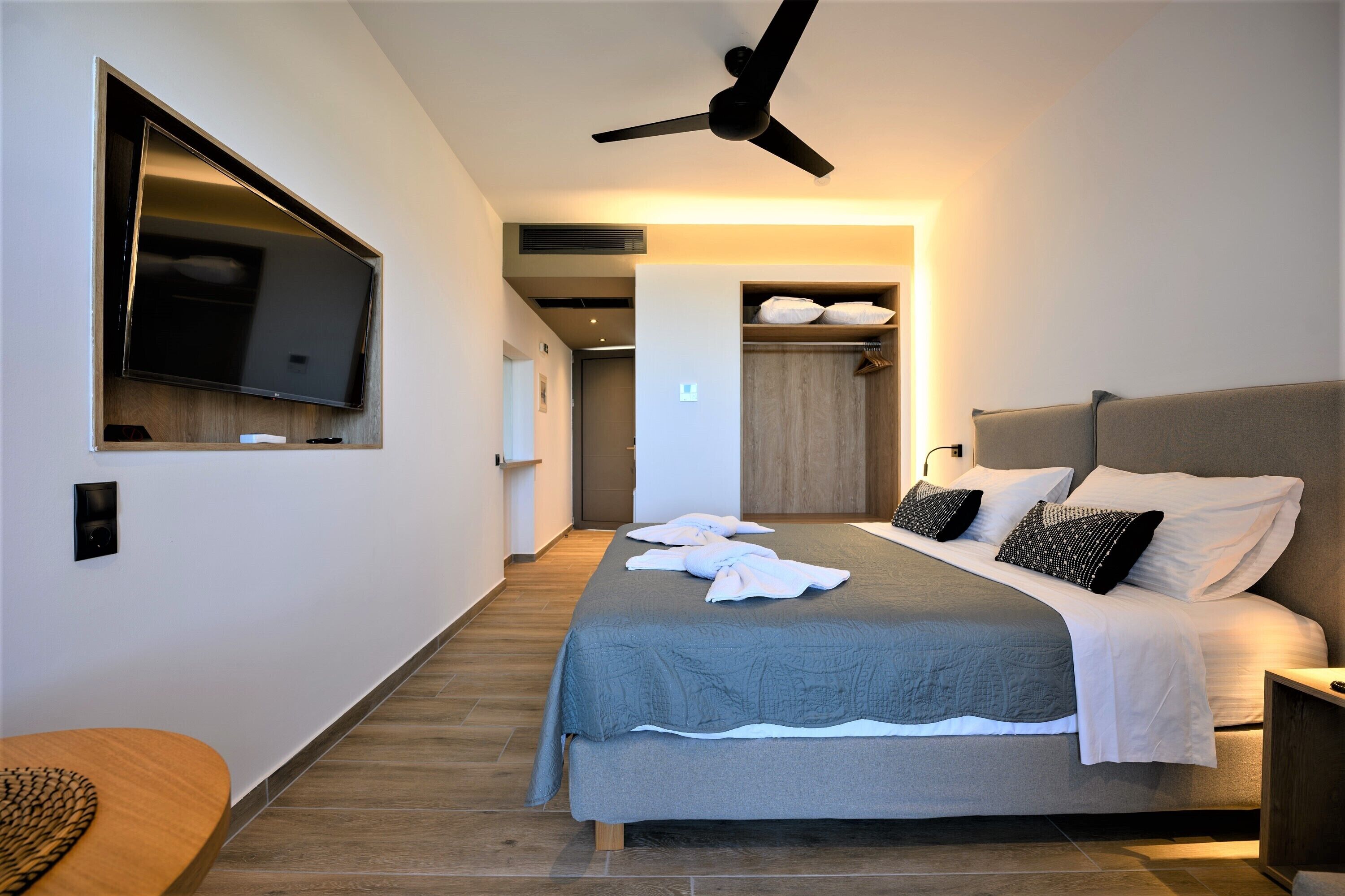 studio, sea view (2, with terrace) | in-room safe, desk, blackout curtains, soundproofing