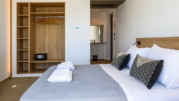 Studio, Sea View (7, with Balcony) | In-room safe, desk, blackout drapes, soundproofing