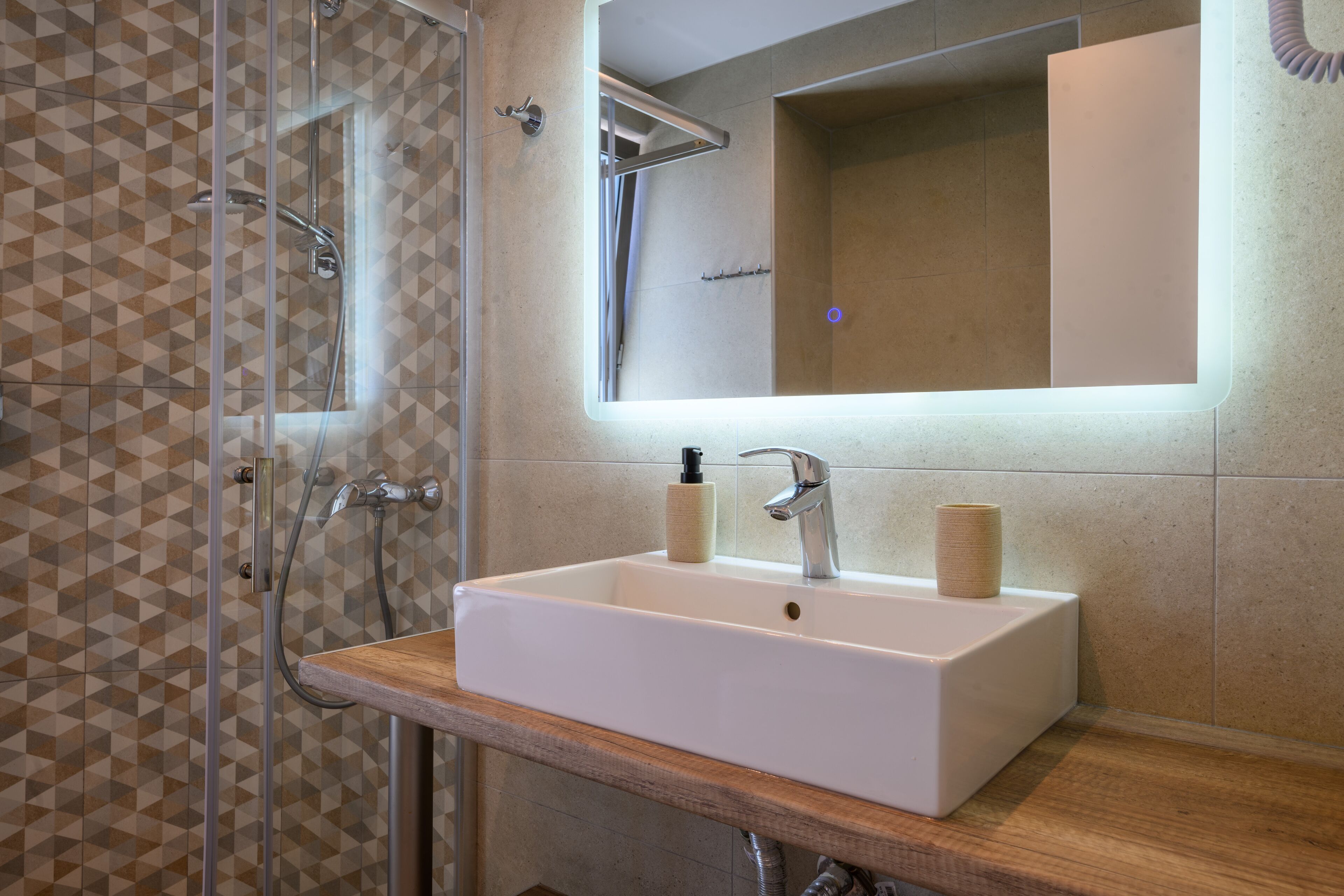 studio, sea view (7, with balcony) | bathroom | shower, hair dryer, towels, soap