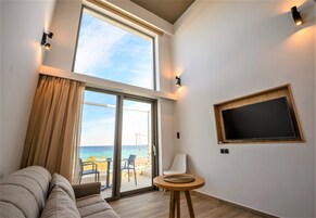 Studio Suite, Sea View (6, Duplex Loft with Balcony) | Széf a szobában, íróasztal, sötétítőfüggöny és hangszigetelés