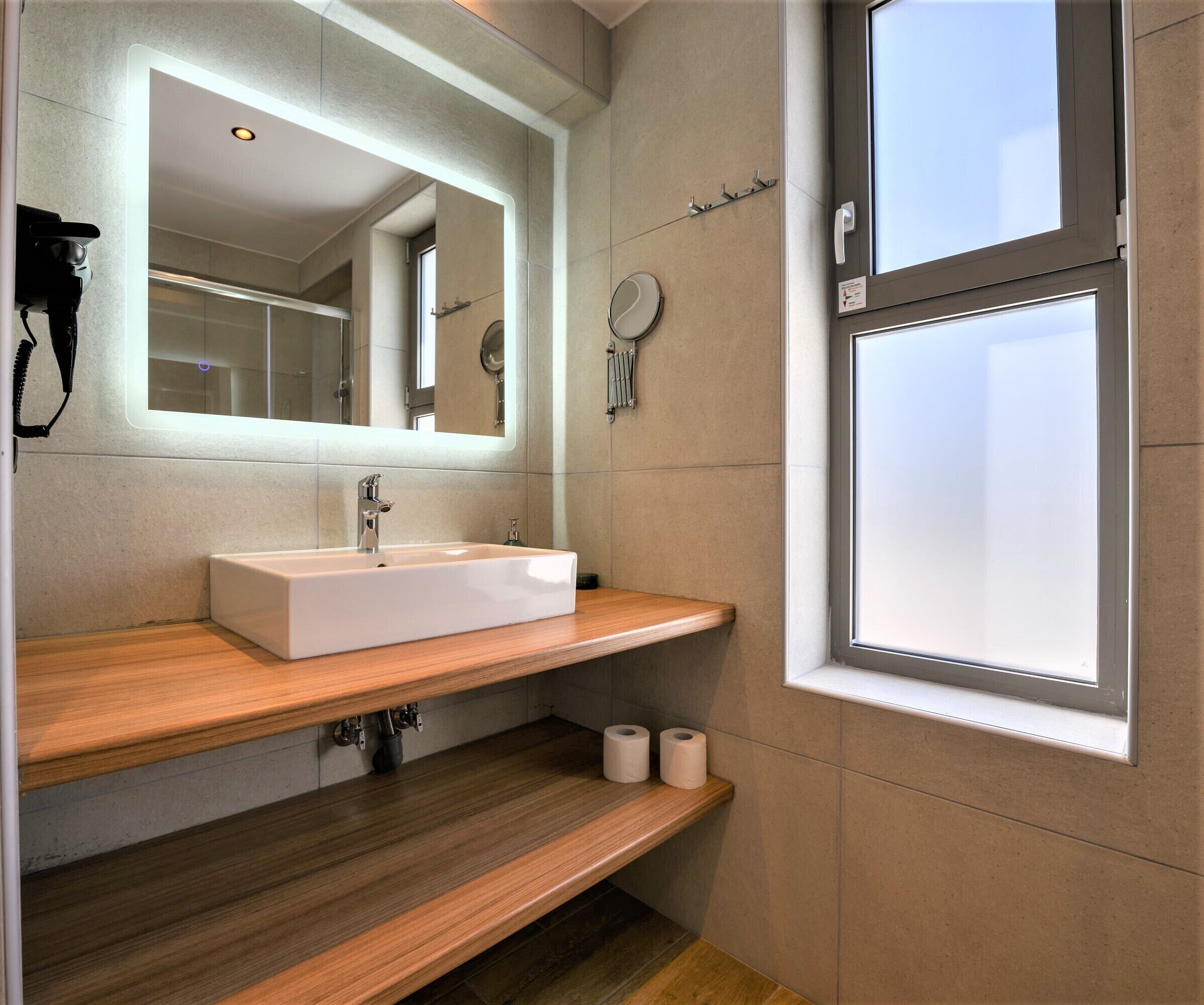 studio, partial sea view (4, with balcony) | bathroom | shower, hair dryer, towels, soap