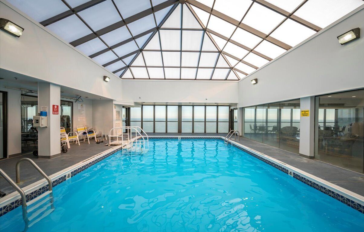 Piscina coperta, una piscina riscaldata