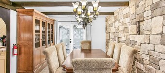 316MAR - Modern Avalon house, AC, WIFI, Golf Cart and patio with BBQ