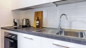 Fridge, oven, coffee/tea maker, cookware/dishes/utensils