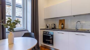 Fridge, oven, coffee/tea maker, cookware/dishes/utensils