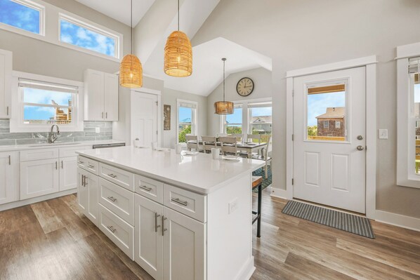 Fridge, microwave, oven, stovetop - Semi-Oceanfront Home w/ Private Pool, Tiki Bar, Hot Tub (Salvo)