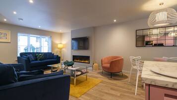 Cottage | Living room | Fireplace