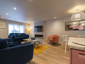 Cottage | Living room - The Neon Rose (Windermere)