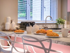 Cottage | Interior - The Neon Rose (Windermere)