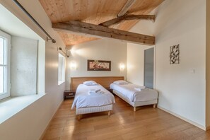 6 Schlafzimmer, Bügeleisen/Bügelbrett, kostenloses WLAN, Bettwäsche