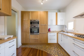 Deluxe Apartment | Private kitchen