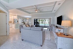 Smart TV, futbolito y oficina 