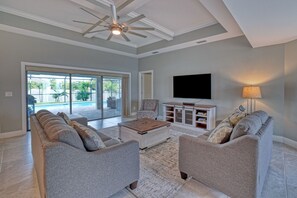 Smart TV, futbolito y oficina 