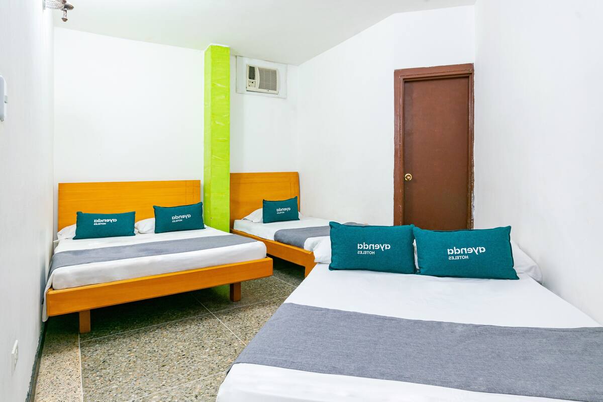 Habitación familiar | Ropa de cama hipoalergénica, wifi gratis, ropa de cama
