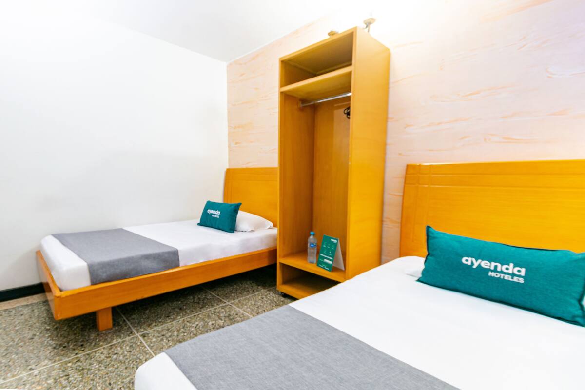 Habitación estándar con 2 camas individuales | Ropa de cama hipoalergénica, wifi gratis, ropa de cama