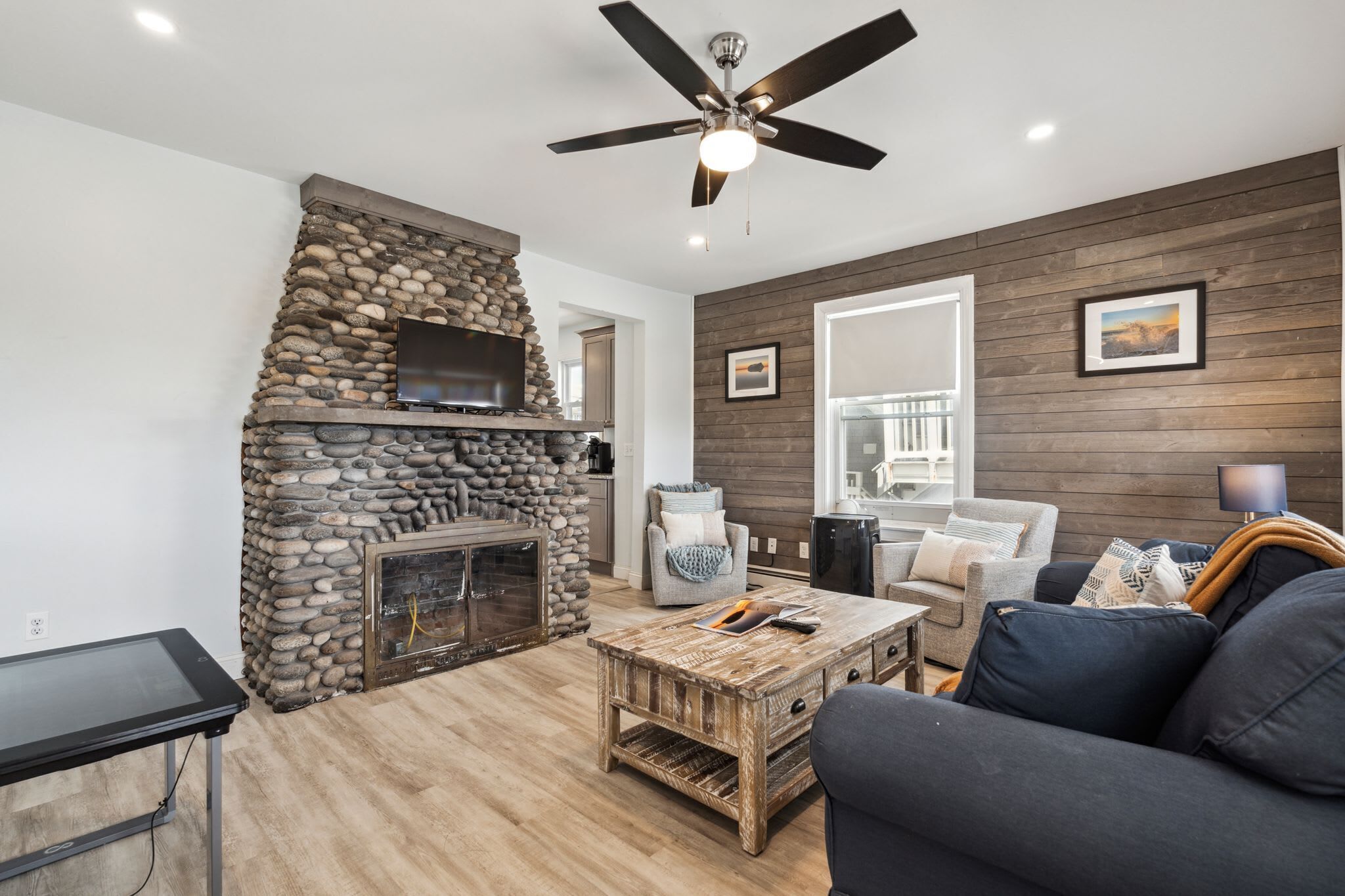 Téléviseur, bureau