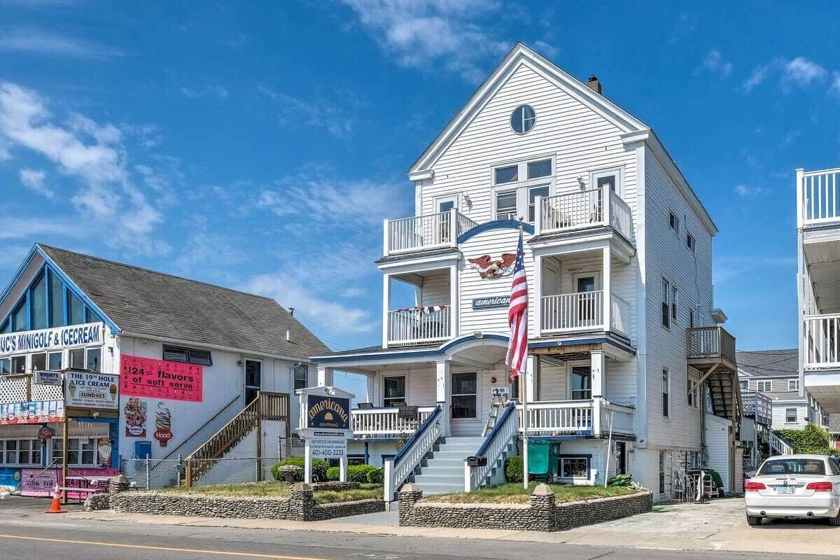 The Americana | Steps to Beach | Ground Floor Unit