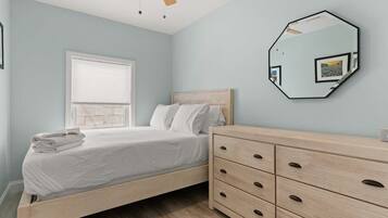 3 bedrooms, iron/ironing board, WiFi, bed sheets