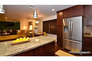 Interior - Stunning 4BR 2BA Sleeps 12 in the Heart of Round Rock (Round Rock)